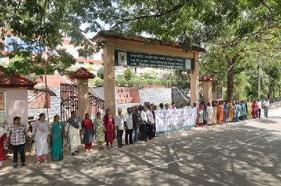 ICAR-CTCRI, Thiruvananthapuram Organizes Human Chain, RRR Awareness and Waste-to-Art Activities under Swachhata Hi Seva