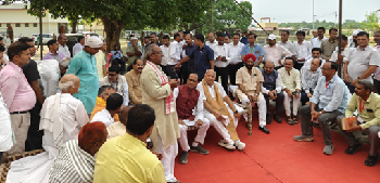 Union Agriculture Minister Shri Shivraj Singh Chouhan interacts with Farmers under the “Khet Bachao Abhiyan” in Ayodhya